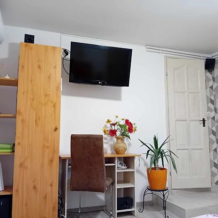 Edi Apartman 韦切什 外观 照片